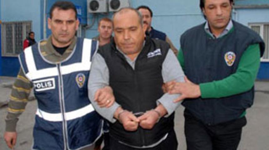 Annesini öldüren babasını savundu