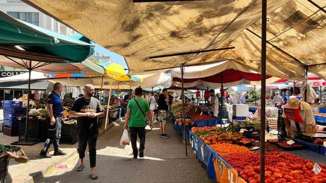 Alanya semt pazarında pazarcının terazisi güven verdi, fazlası çıktı eksiği çıkmadı 4