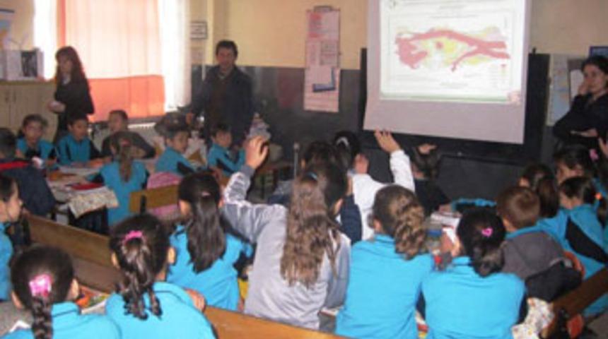 &Ouml;ğrencilere deprem bilgisi