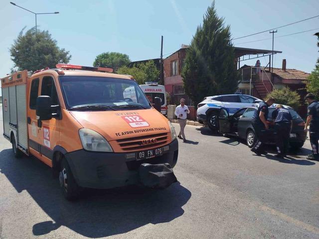 Nazilli&rsquo;de polis aracı ile otomobil &ccedil;arpıştı: 2 yaralı 1
