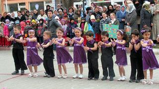 Çocukların soğuktaki gösterisine tepki