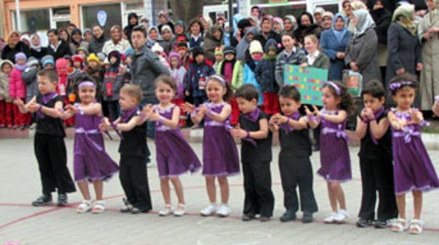 Çocukların soğuktaki gösterisine tepki