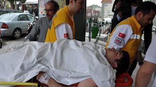 Elini torna makinesine kaptırdı