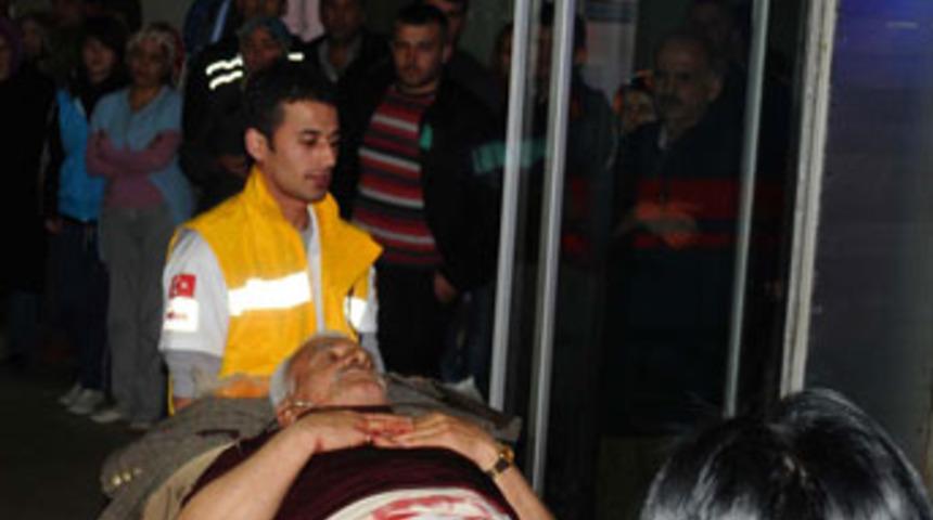 Anne ve babasını bı&ccedil;akladı