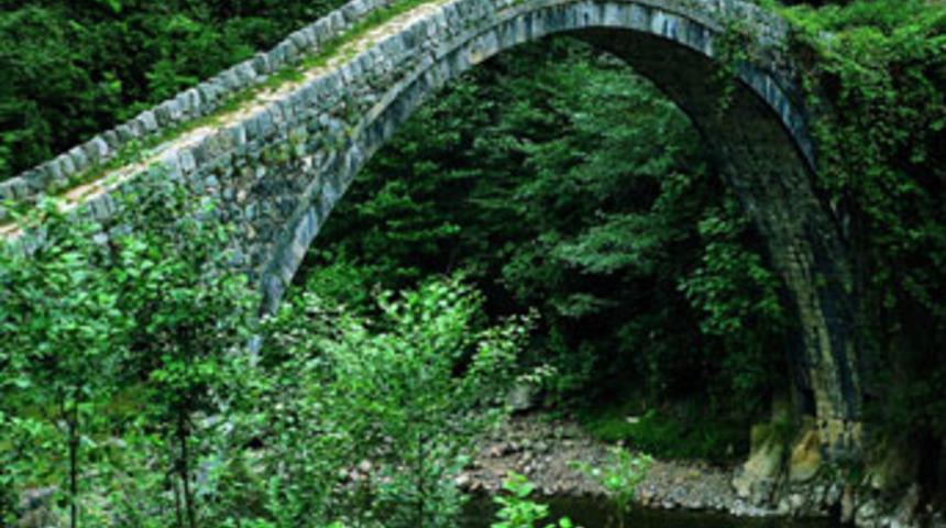 Asırlık kemer k&ouml;pr&uuml;ler halen ayakta