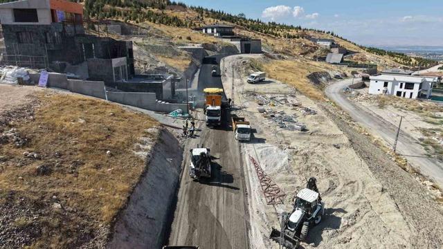 Battalgazi’de kırsal ve merkez mahallelerde asfalt çalışmaları sürüyor 3