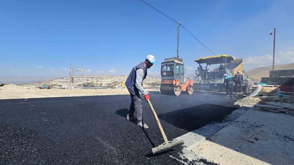 Battalgazi’de kırsal ve merkez mahallelerde asfalt çalışmaları sürüyor - Güncel Haberler