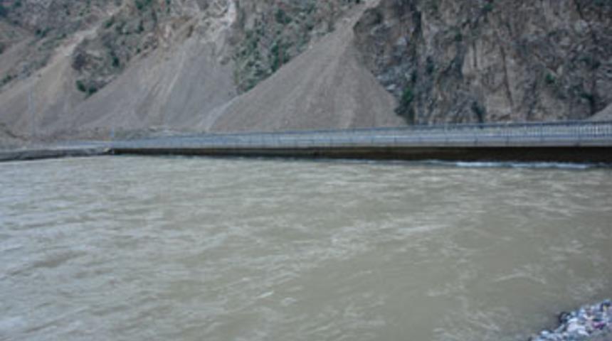 Artvin-Erzurum yolu tehdit altında