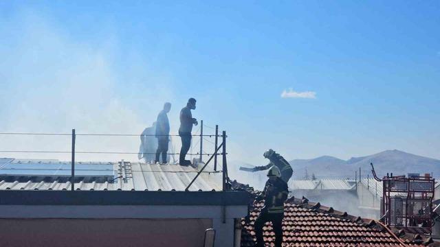 Kayseri’de tekstil fabrikasının deposunda yangın 4