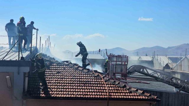 Kayseri’de tekstil fabrikasının deposunda yangın 3