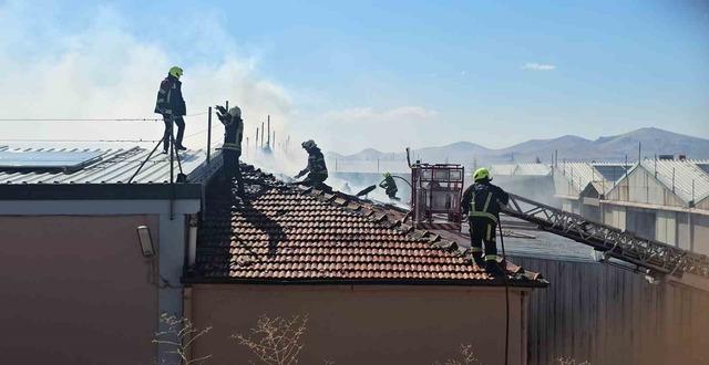 Kayseri’de tekstil fabrikasının deposunda yangın 2