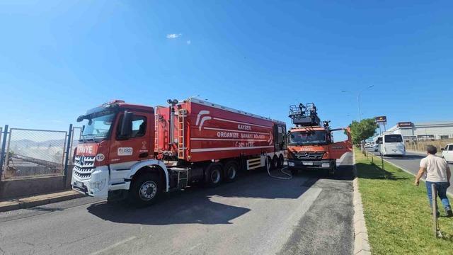 Kayseri’de tekstil fabrikasının deposunda yangın 1