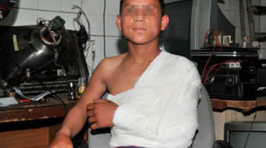 &Ouml;ğrenciye "neden benden almadın" dayağı