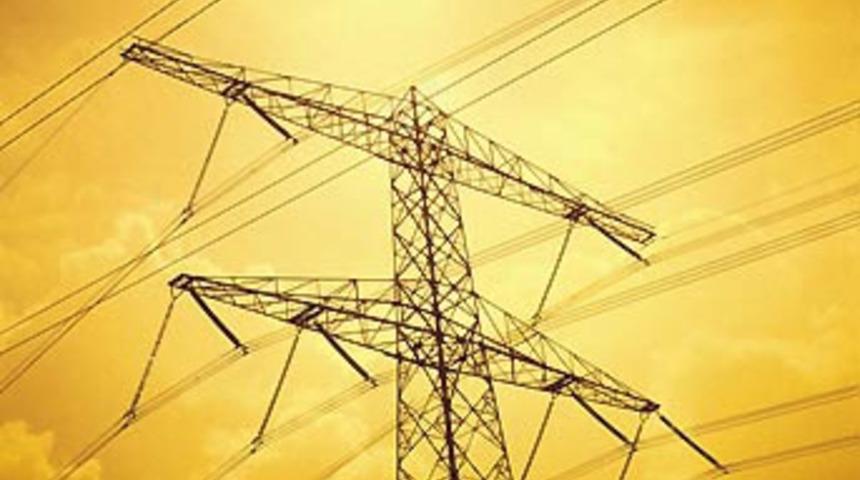 Elektrik akımına kapılan gen&ccedil; &ouml;ld&uuml;