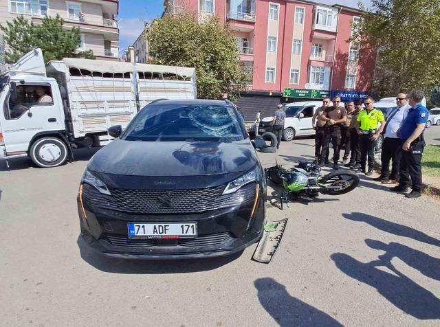 Otomobil ile motosiklet çarpıştı: 1 ağır yaralı 5