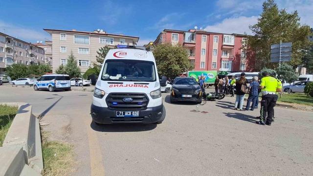 Otomobil ile motosiklet çarpıştı: 1 ağır yaralı 1