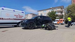 Otomobil ile motosiklet çarpıştı: 1 ağır yaralı