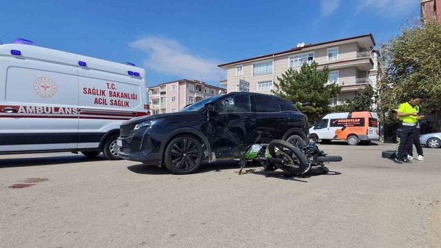 Otomobil ile motosiklet çarpıştı: 1 ağır yaralı