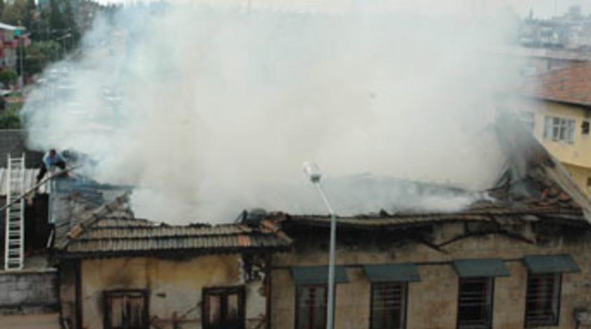 Alkol alıp evini yaktı