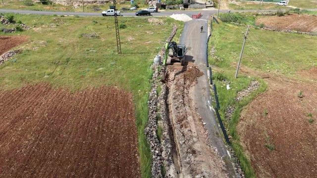 Mardin’de bir mahallede daha atık su döşeme çalışmalarını tamamladı