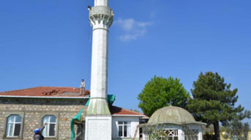 Minareye yıldırım d&uuml;şt&uuml;