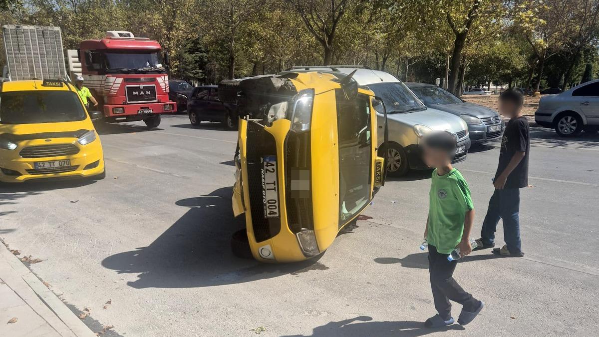 Konya’da iki araçlı kazada ticari taksi devrildi: 1 yaralı - Güncel Haberler