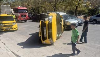 Konya&rsquo;da iki ara&ccedil;lı kazada ticari taksi devrildi: 1 yaralı