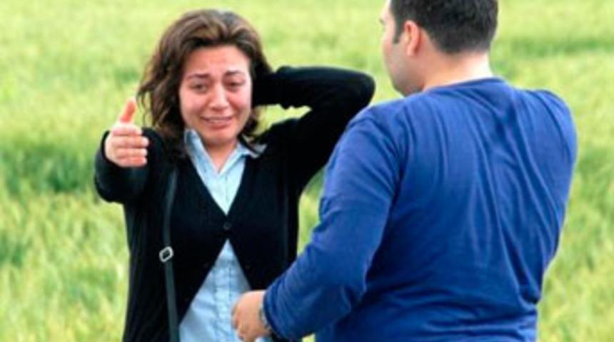 Eşinin &ouml;ld&uuml;ğ&uuml;n&uuml; duyunca yıkıldı