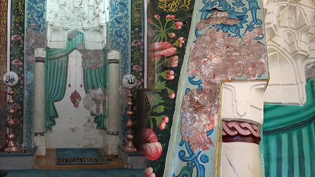 Bursa'da tarihi caminin duvarından 550 yıllık sır çıktı