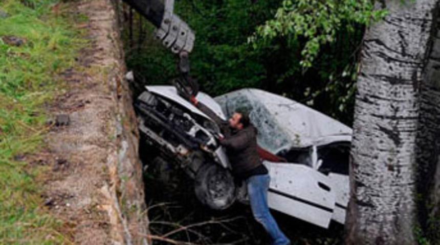 Otomobil devrildi; 2 ölü