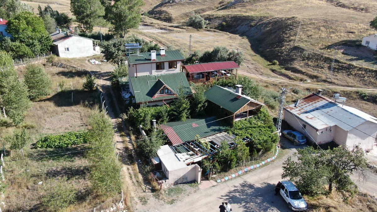 Emekli olunca iki katlı köy evini kafeye çevirdi! Yurt dışından bile gelen var 1