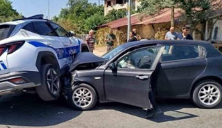 Aydın'da polis aracı ile otomobilin &ccedil;arpıştığı kazada 2 kişi yaralandı
