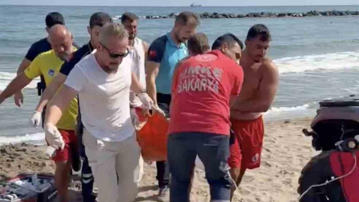 Sakarya'da denizde hareketsiz bulunan vatandaşa müdahale - Güncel Haberler