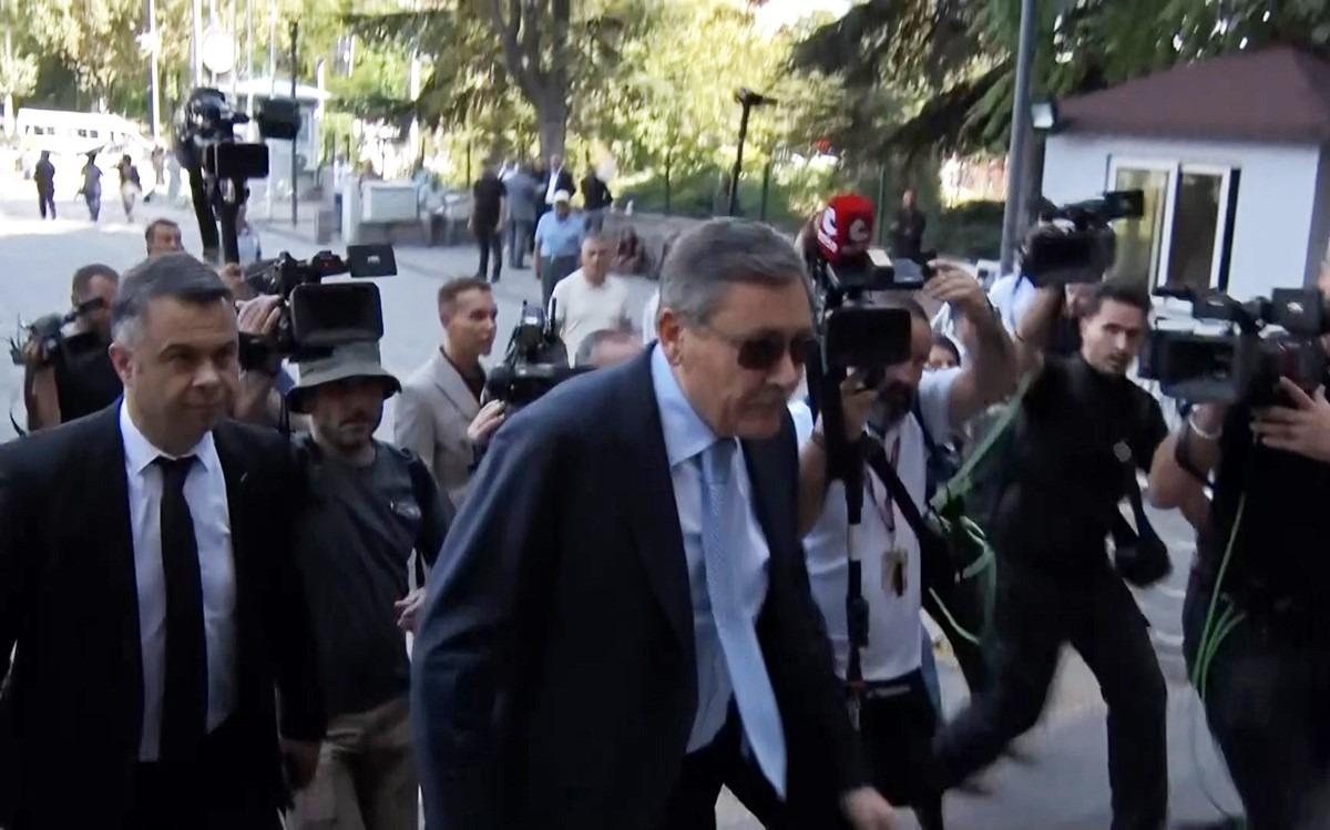 Melih Gökçek ağzında sakızla adliyeye gelmişti! Nedeni belli oldu 2