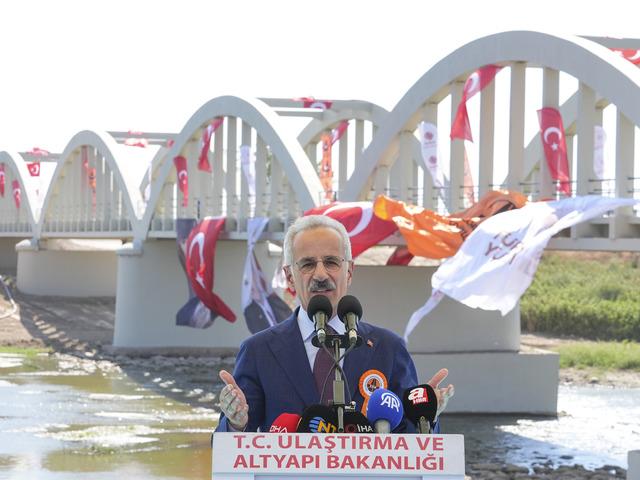 Yıllar sonra yeniden hayat buldu! Tarihi k&ouml;pr&uuml; hizmete a&ccedil;ıldı
