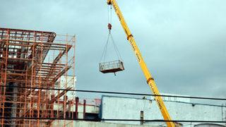 Cesedi sepetli itfaiye aracıyla indirildi