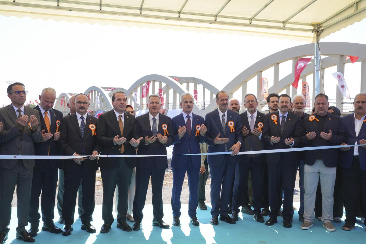Yıllar sonra yeniden hayat buldu! Tarihi k&ouml;pr&uuml; hizmete a&ccedil;ıldı 2