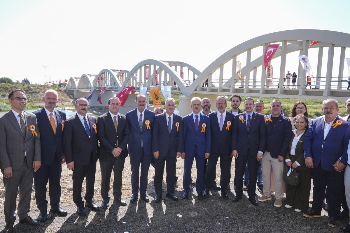 Yıllar sonra yeniden hayat buldu! Tarihi k&ouml;pr&uuml; hizmete a&ccedil;ıldı 4