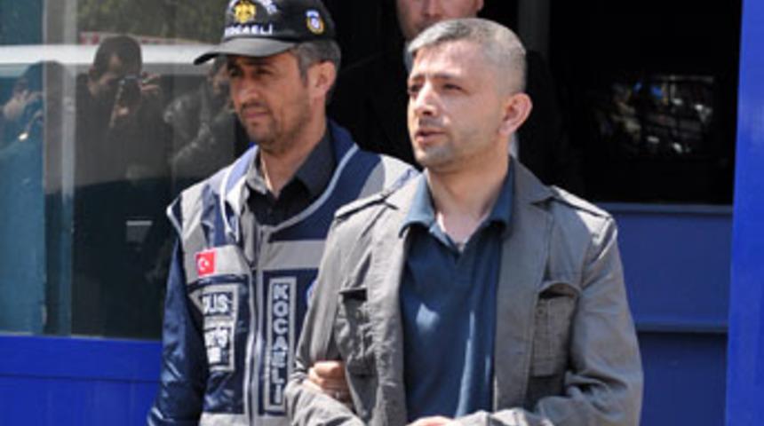 Eşini &ouml;ld&uuml;rmek i&ccedil;in firar etti