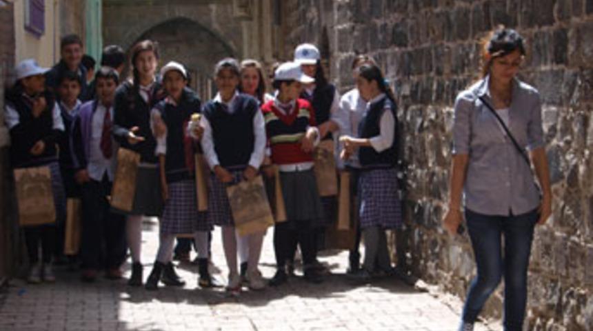 Tarihi mekanlarda &ccedil;ocuk sesleri