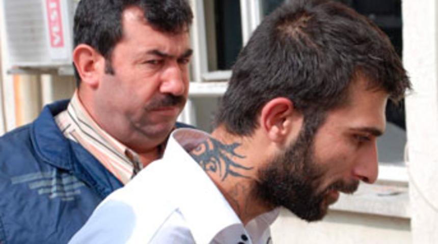 Boynundaki d&ouml;vme yakattı