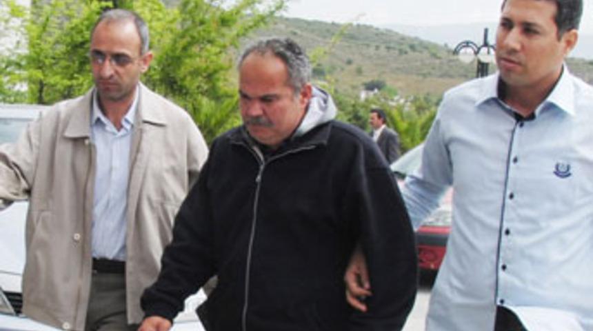 &Ouml;ğretmen restoran sahibini &ouml;ld&uuml;rd&uuml;