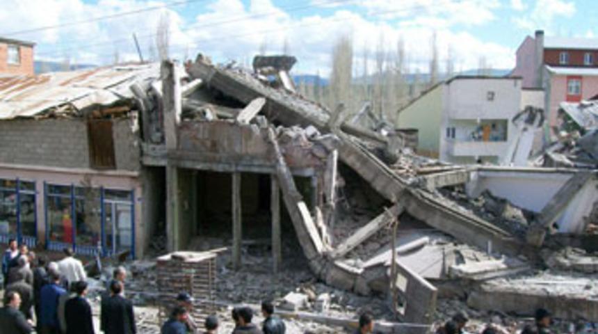 M&uuml;teahhit g&ouml;&ccedil;&uuml;k altında kaldı