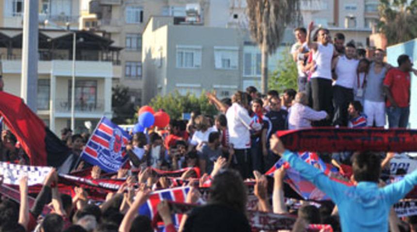 Mersin'de S&uuml;per Lig sevinci