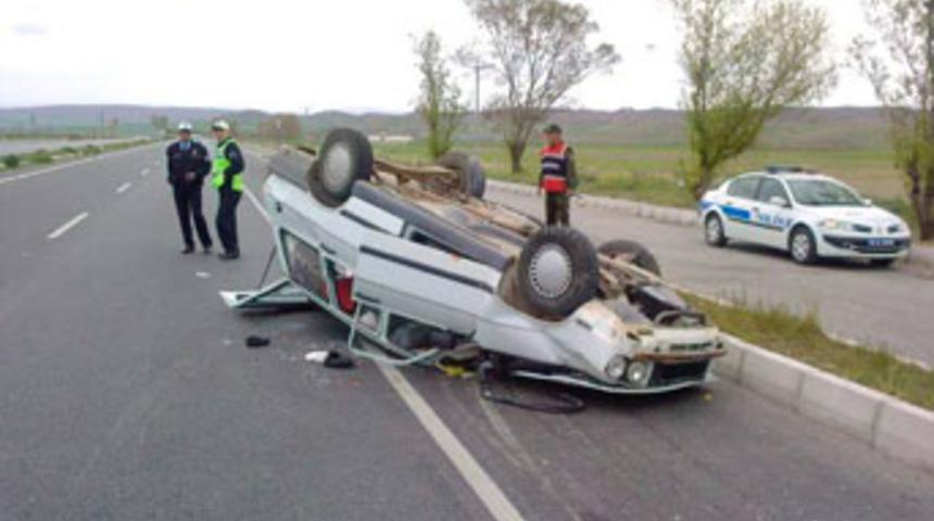 Sineği kovalarken kaza yaptı