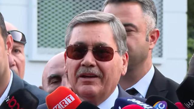  &Ccedil;ekirge benzetmesi dikkat &ccedil;ekti: "Ben hepsinde sı&ccedil;radım"