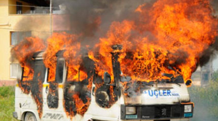 Minibüsçülerden ilginç eylem