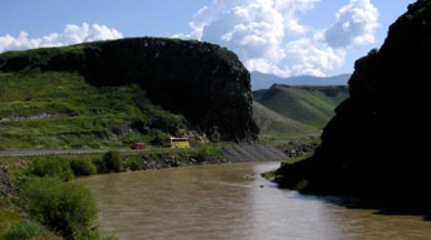 Aras Nehri baba- oğula mezar oldu