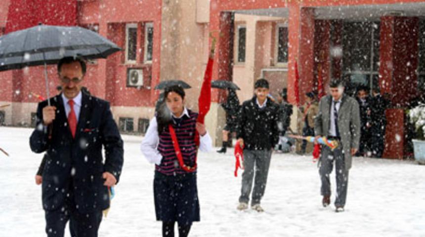 Hakkari'deki kutlamalara kar engeli