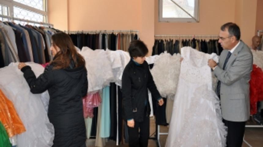 G&ouml;n&uuml;l k&ouml;pr&uuml;s&uuml;ne 20 gelinlik